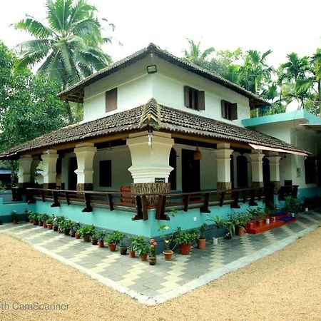 Kenoth Thaliyil Mana, Heritage Homestay Payyannur Exterior photo