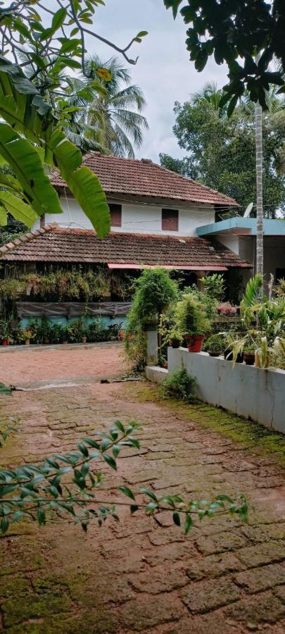 Kenoth Thaliyil Mana, Heritage Homestay Payyannur Exterior photo