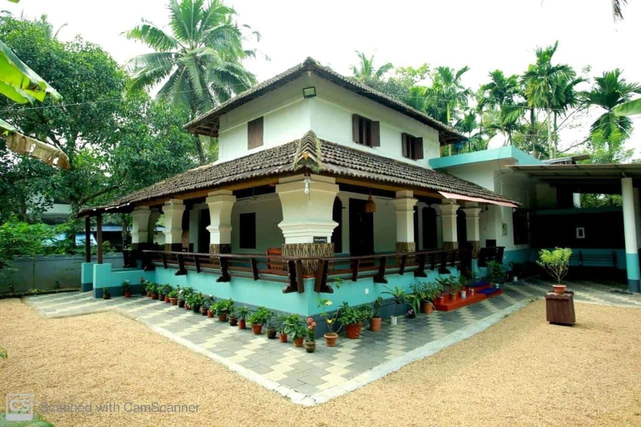 Kenoth Thaliyil Mana, Heritage Homestay Payyannur Exterior photo